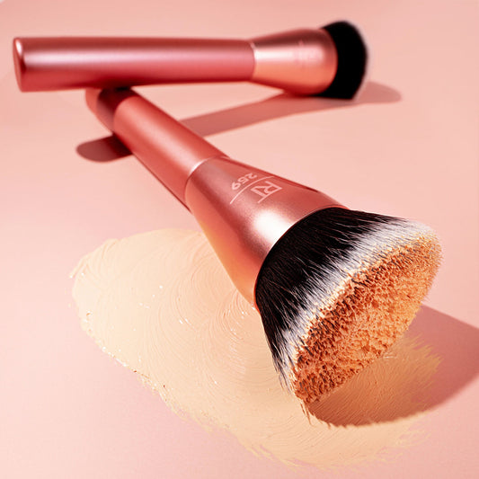 Real Techniques Glow Round Base Brush ريال تكنيكس فرشاة جلو بقاعدة دائرية
