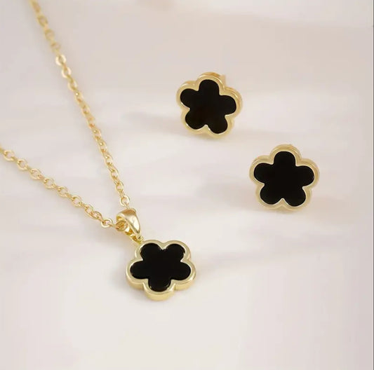 Clover Necklace - WAKRA. قلادة البرسيم - الوكرة