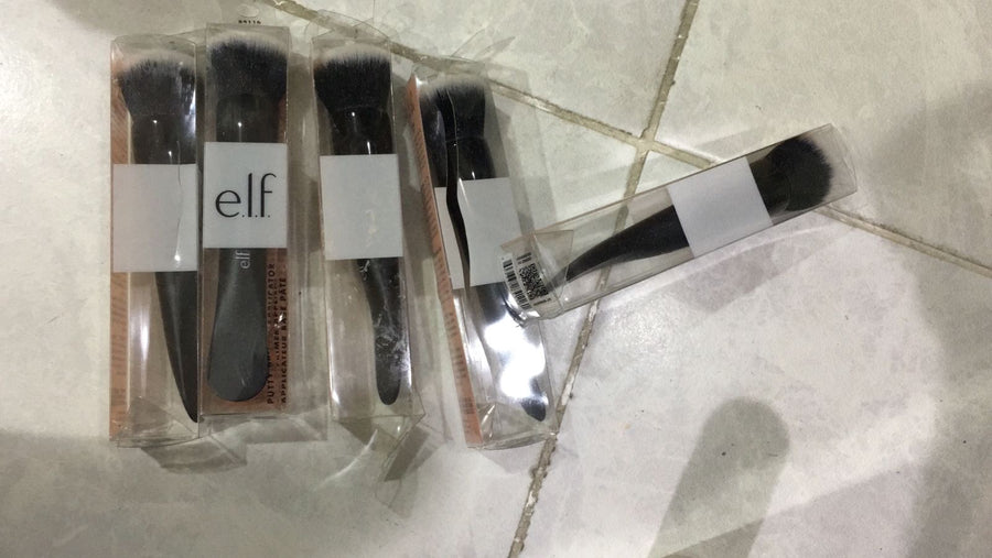 (PACKAGING DAMAGED) elf Cosmetics Putty Primer Brush and Applicator