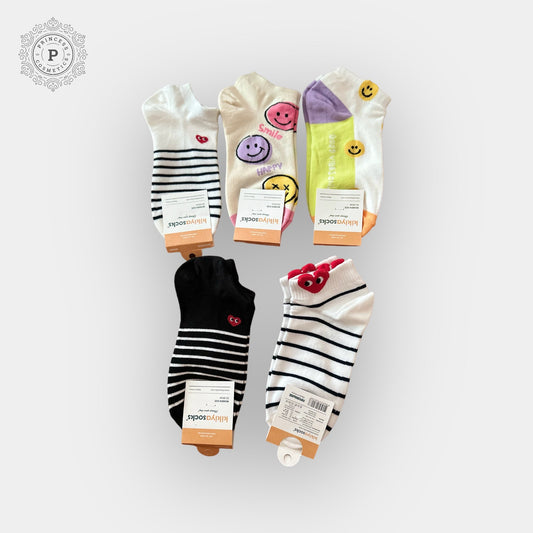 Assorted Socks (1 Pair). جوارب متنوعة (زوج واحد) - Princess Cosmetics Qatar