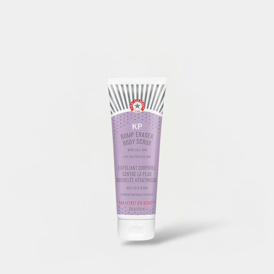 First Aid Beauty KP Bump Eraser Body Scrub with 10% AHA 226g مقشر الجسم لإزالة النتوءات من الإسعافات الأولية للتجميل KP مع 10% من حمض ألفا هيدروكسي - Princess Cosmetics Qatar