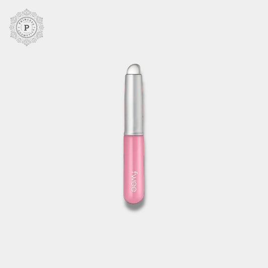 FWEE Fingerlike Silicone Lip Brush - Pink فرشاة شفاه سيليكون على شكل إصبع من FWEE - وردية - Princess Cosmetics Qatar