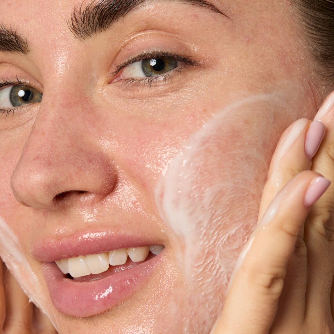 Good Molecules Soothing Azelaic Acid Cleanser 120ml منظف حمض الأزيليك المهدئ من جود موليكلز - Princess Cosmetics Qatar