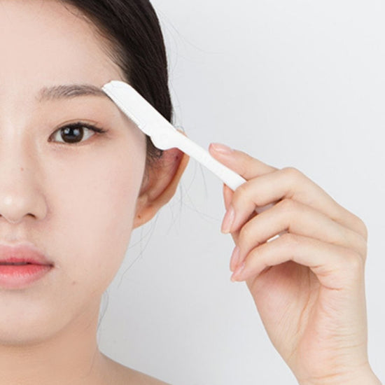Innisfree Eco Beauty Tool Eyebrow Razor Set (2pcs) مجموعة أدوات الجمال الطبيعية من إنيسفري لحلاقة الحواجب - Princess Cosmetics Qatar