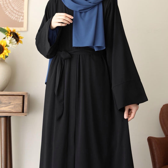 Klasik Abaya - Black. عباية كلاسيك - أسود - Princess Cosmetics Qatar