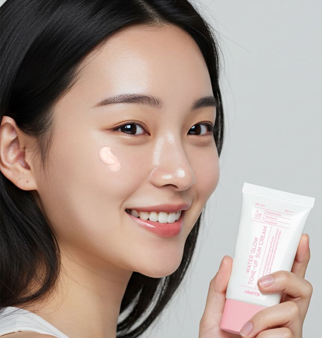 OOTD Water Glow Tone - Up Sun Cream 50ml كريم الوقاية من الشمس توهج الماء من ملابس اليوم - Princess Cosmetics Qatar