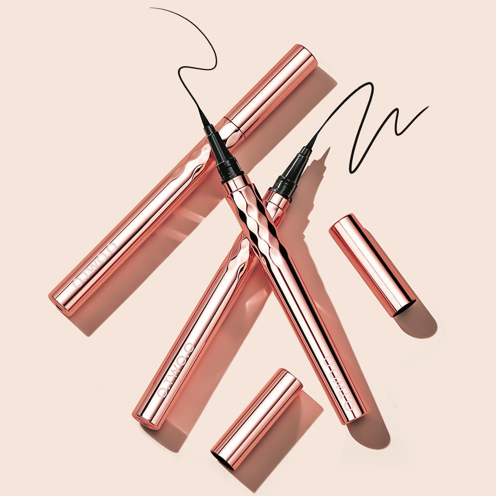 O.TWO.O Gold Silk Smooth Liquid Eyeliner 0.5g - Black محدد عيون سائل ذهبي ناعم كالحرير من O.TWO.O - أسود - Princess Cosmetics Qatar