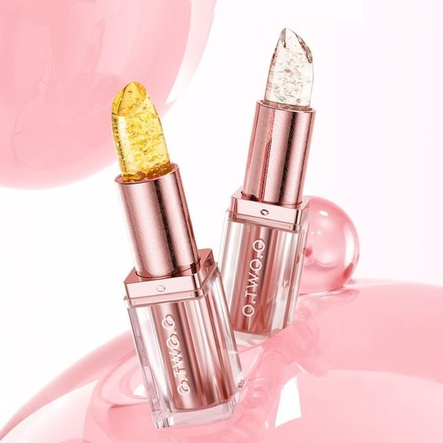O.TWO.O Sparkling Color Changing Lip Balm مرطب شفاه متلألئ متغير اللون من O.TWO.O - Princess Cosmetics Qatar