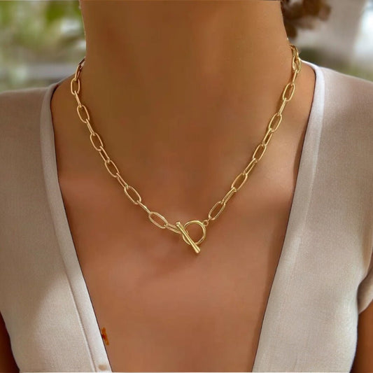 Paperclip Style Necklace. قلادة على شكل مشبك ورق - Princess Cosmetics Qatar