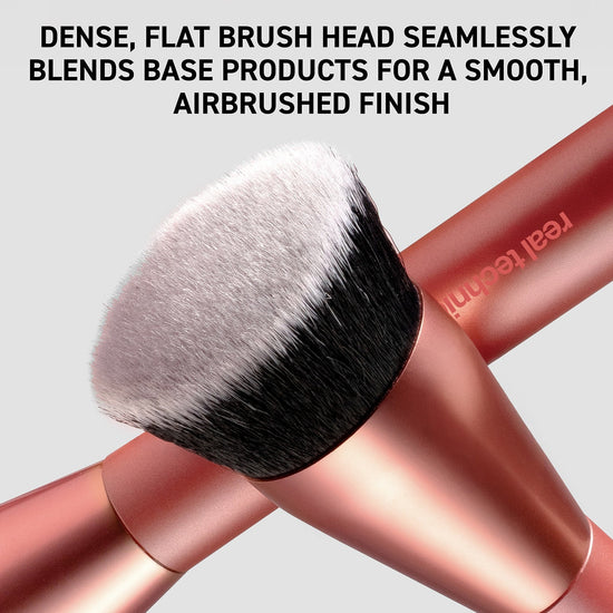 Real Techniques Glow Round Base Brush ريال تكنيكس فرشاة جلو بقاعدة دائرية - Princess Cosmetics Qatar