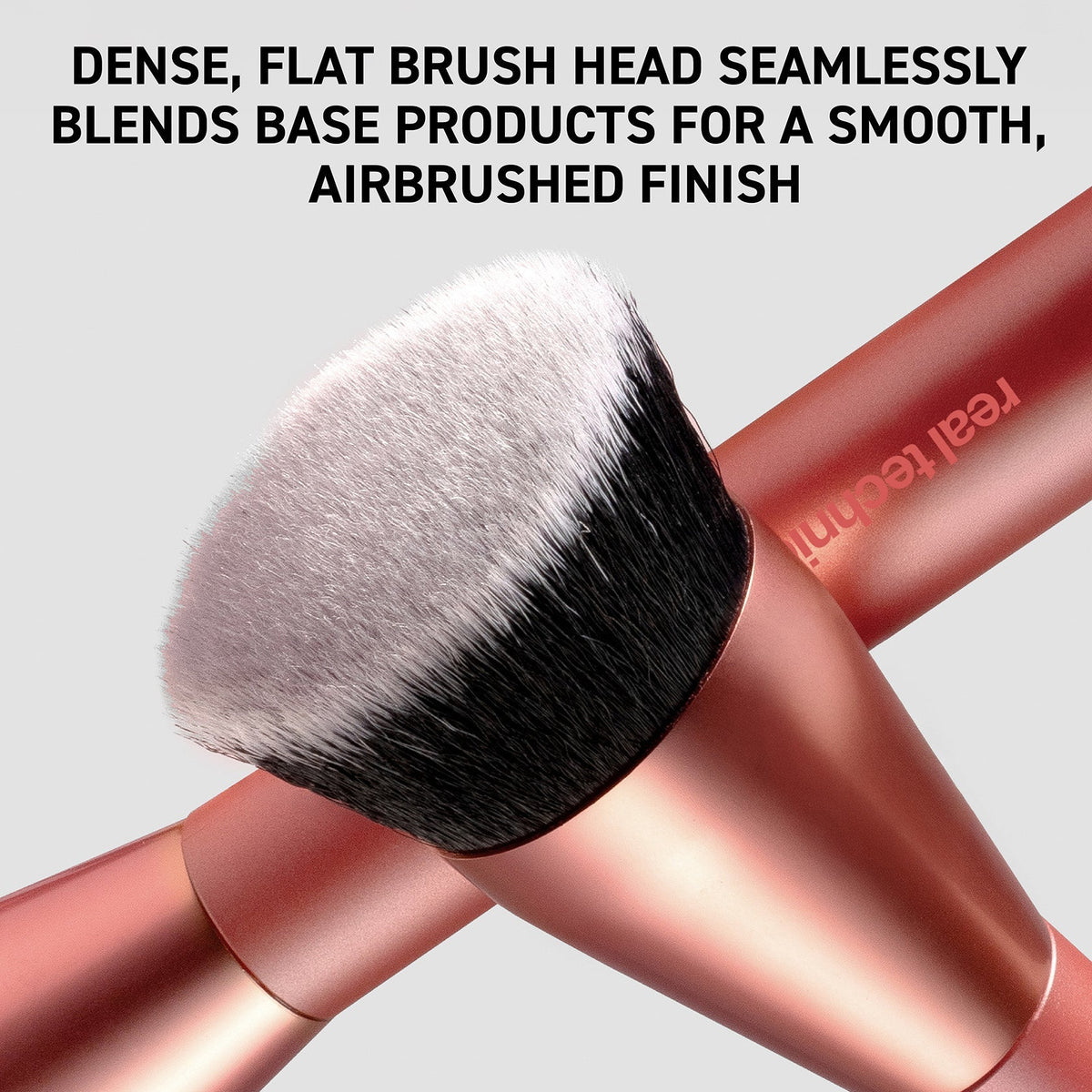 Real Techniques Glow Round Base Brush ريال تكنيكس فرشاة جلو بقاعدة دائرية - Princess Cosmetics Qatar