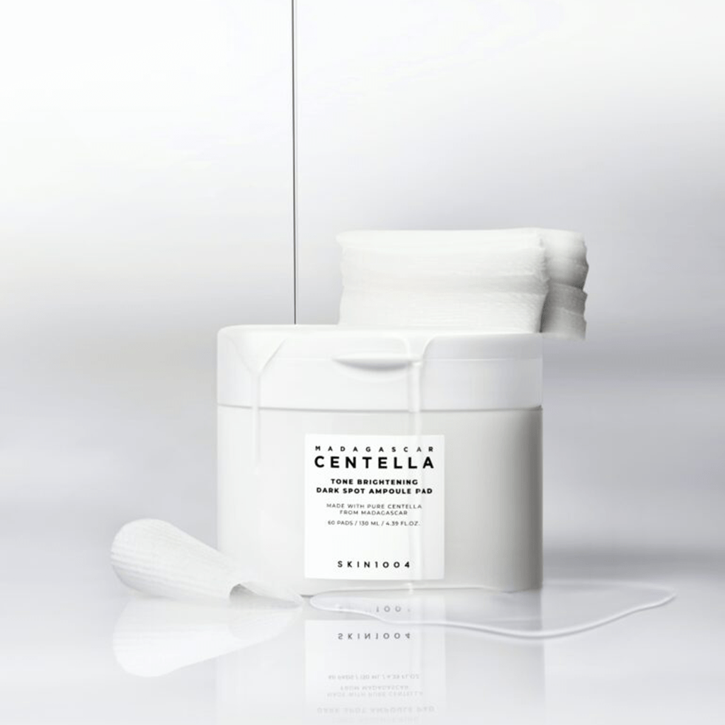 Skin1004 Madagascar Centella Tone Brightening Dark Spot Ampoule Pad (60 Pads) وسادة أمبولة سكين 1004 من مستخلص السنتيلا من مدغشقر لتفتيح لون البشرة وإزالة البقع الداكنة - Princess Cosmetics Qatar