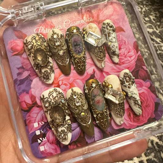 White Queen High Quality Nails أظافر وايت كوين عالية الجودة - Princess Cosmetics Qatar