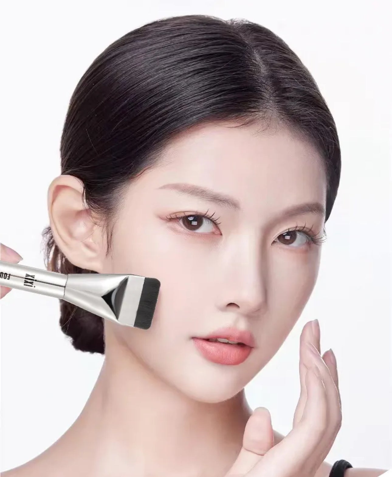 xixi Flat Head Foundation Brush فرشاة كريم الأساس ذات الرأس المسطح من شيشي - Princess Cosmetics Qatar