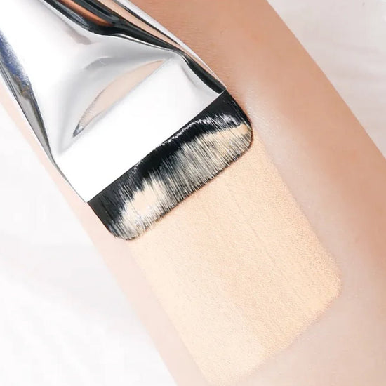 xixi Flat Head Foundation Brush فرشاة كريم الأساس ذات الرأس المسطح من شيشي - Princess Cosmetics Qatar