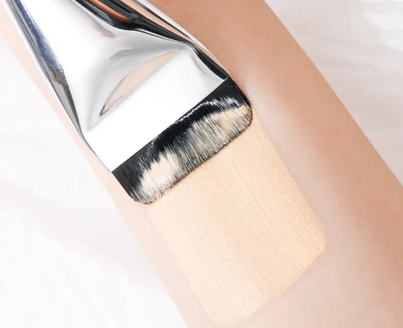 xixi Flat Head Foundation Brush فرشاة كريم الأساس ذات الرأس المسطح من شيشي - Princess Cosmetics Qatar