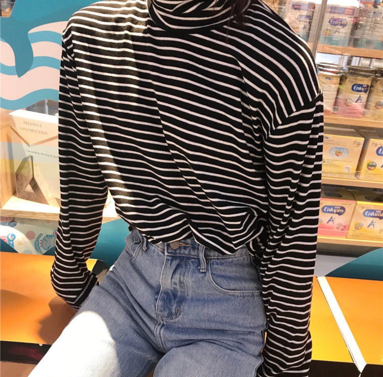 Dute Striped Turtleneck T-Shirt. تي شيرت مخطط بياقة مدورة - Princess Cosmetics Qatar