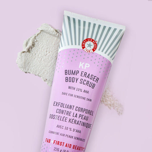 First Aid Beauty KP Bump Eraser Body Scrub with 10% AHA 226g. مقشر الجسم ممحاة الصدمات من فيرست إيد بيوتي مع 10% AHA، 226 جم - Princess Cosmetics Qatar