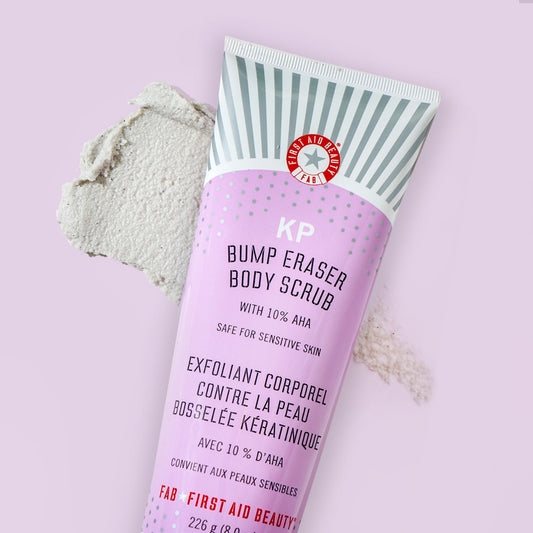 First Aid Beauty KP Bump Eraser Body Scrub with 10% AHA 226g. مقشر الجسم ممحاة الصدمات من فيرست إيد بيوتي مع 10% AHA، 226 جم