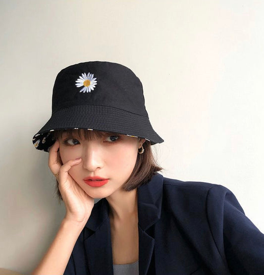 Daisy Print Bucket Hat (1pc). قبعة دلو بطبعة ديزي (قطعة واحدة)