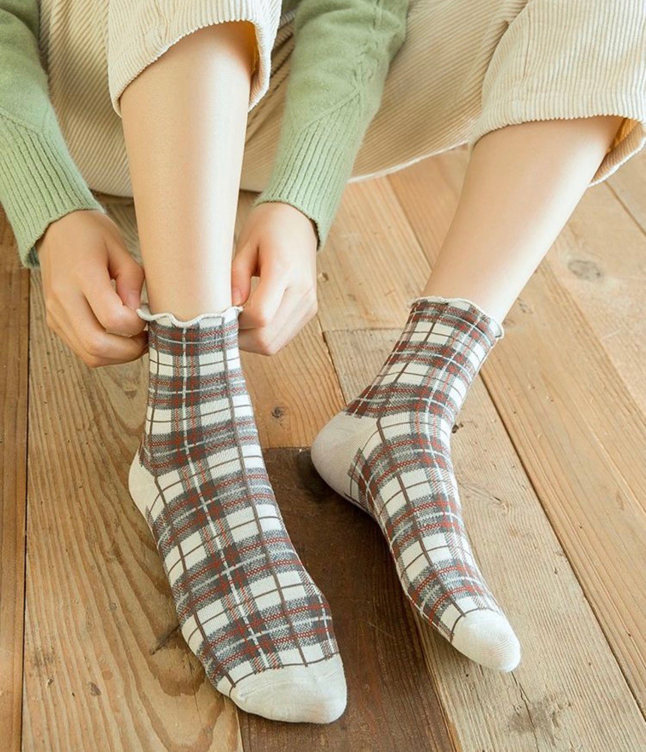 Mimiyu - Plaid Crew Socks [Set of 4 Pairs]. ميميو - جوارب منقوشة للطاقم [مجموعة من 4 أزواج] - Princess Cosmetics Qatar